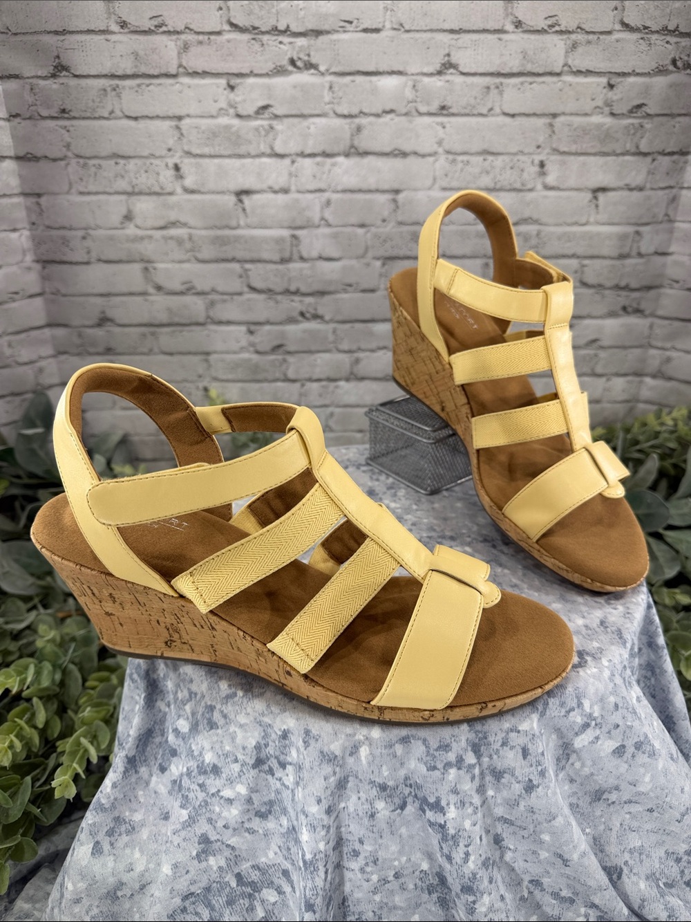 ROCKPORT “Blanca” Yellow Elastic T-Bar Cork Wedge Sandals WMS 9M 💛 NWOT